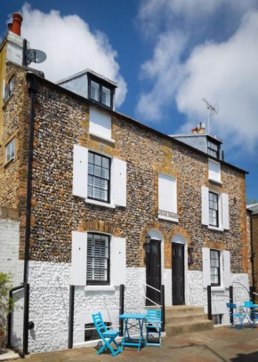 Sandpiper Cottage By The Sea. Broadstairs.